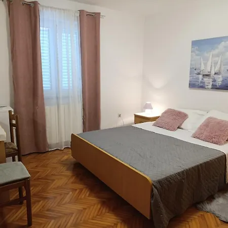 Rooms With A Parking Space Krk - 5371 Krk Town