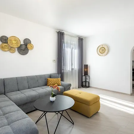 Rooms With A Parking Space Krk - 5371 Gasthof Krk Town