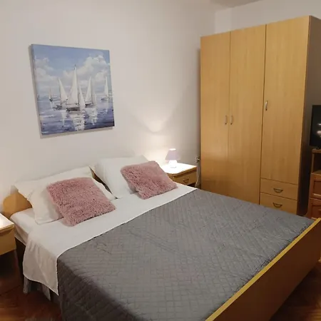 Rooms With A Parking Space Krk - 5371 Krk Town