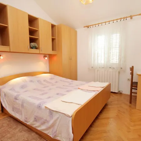And With Parking Space Krk - 5371 Penzion Krk Town
